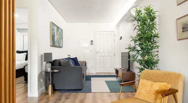 JOIVY Modern 2-Br Flat Near Metro & Train Station
