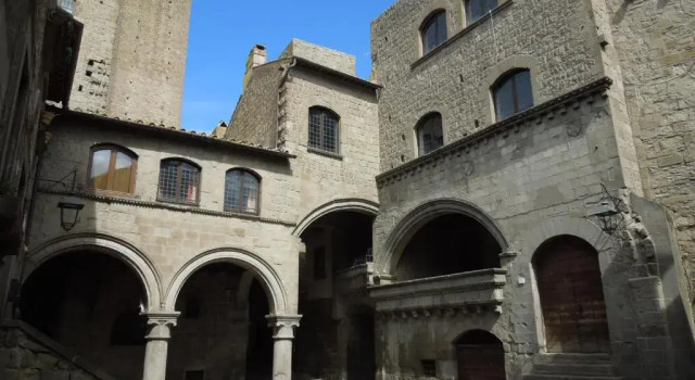 Il Gallo Nero, Book Hotel Hoteller i Lake Vico med parkering, Parkering
