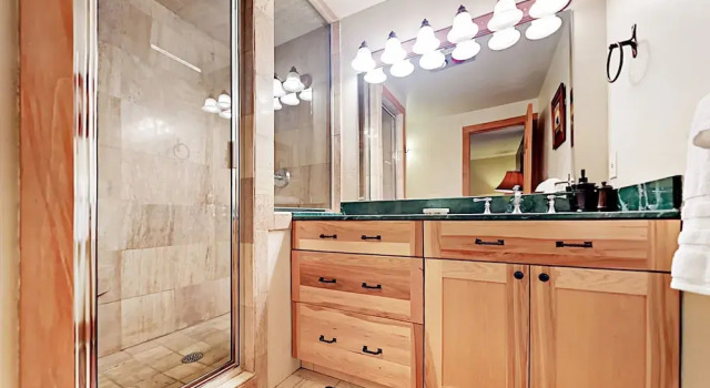 2010 Vermont Duplex #1B West 4 Bedrooms 3 Bathrooms Duplex