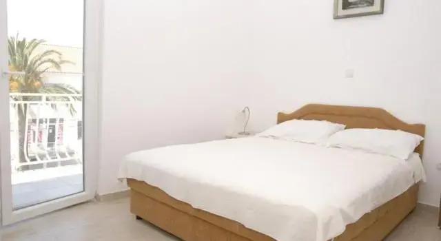 Студия с балконом и с красивым видом из окна Apartments Dosljak