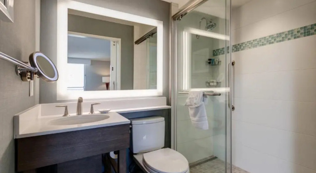 Номер Standard с видом на океан Crowne Plaza Ventura Beach by IHG