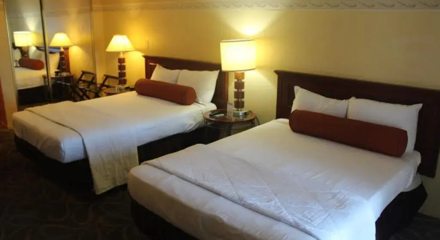 Четырёхместный номер Standard Shalimar Hotel of Las Vegas