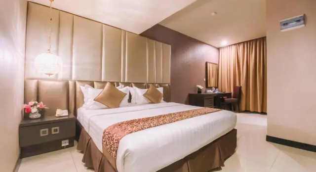 Полулюкс Grand Paragon Hotel