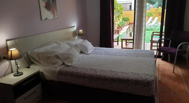 330 - Edf Aguamarina - Vacation Rental Home in the coast line of Golf del Sur, Забронировать Отель Отели Сан-Мигель-де-Абона с парковкой, рядом с Playa Amarilla, Парковка