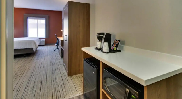 Люкс Holiday Inn Express Hotel & Suites Austell Powder Springs by IHG