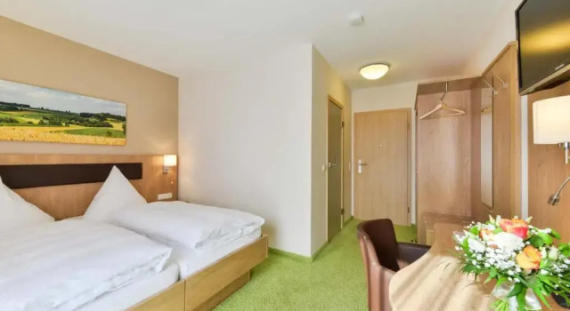 Ekonomi çift kişilik oda Hotel Sixt