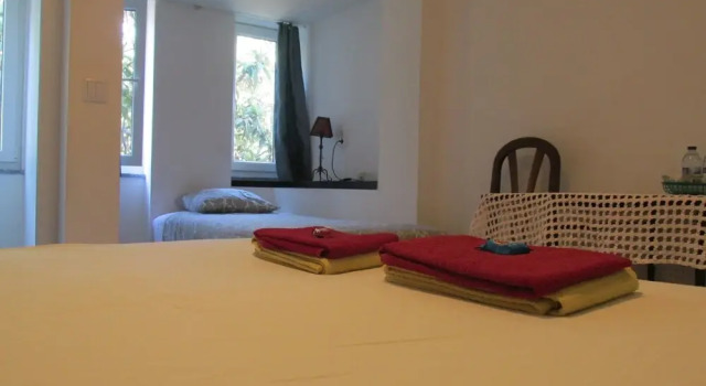 Трёхместный люкс Executive GuestHouse Marialva Park