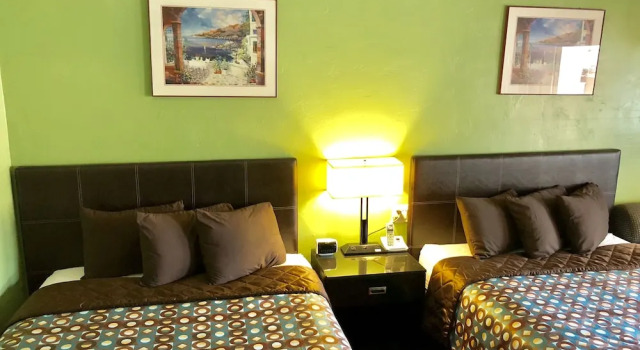 Четырёхместный номер Standard Stardust Inn