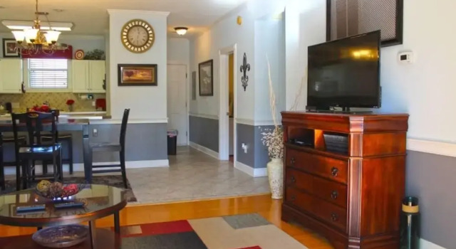 Peacefulmyrtlewood Villa Right in the Heart of MB, Забронировать Вилла Отели Миртл-Бич с парковкой, рядом с PineHills Palmetto at Myrtlewood Golf Club, Парковка