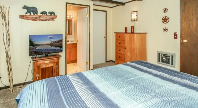 Cabin In The Pines - A Cozy Home Among The Pines With Hot Tub, Bbq, Fenced Yard! 2 Bedroom Home