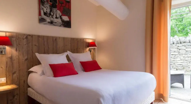 Двухместный номер Classic Mas des Romarins, The Originals Relais