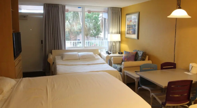 Полулюкс Canada House Pompano Beach