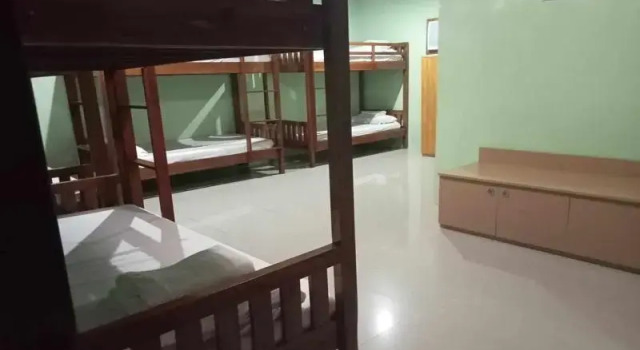 Кровать в общем номере с балконом Galucksea Beach Resort