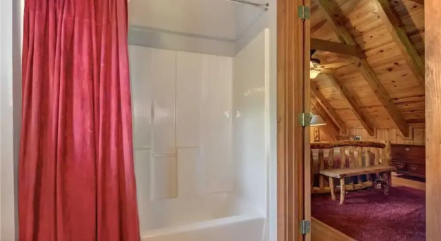 Buckhorn  2 Bedroom Home with Hot Tub