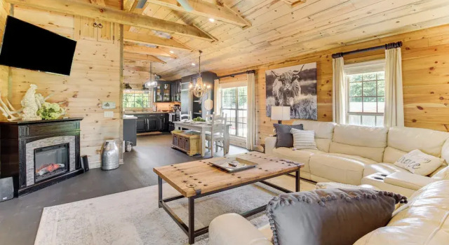 Deck & Yard: 'margy's Farmhouse' in Jasper, Rezerwuj Dom wakacyjny Domki letniskowe w Jasper, Domek