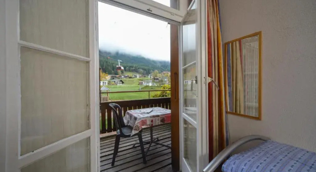 Одноместный номер Standard с балконом и с красивым видом из окна Swiss Lodge Hotel Bernerhof