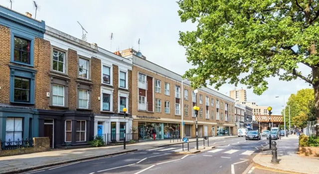 Charming 3BR Home in West London, 6 Guests