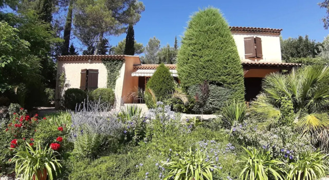 les chambres de Rocbaron, Забронировать Отель «постель и завтрак» Рошбарон Green Provence
