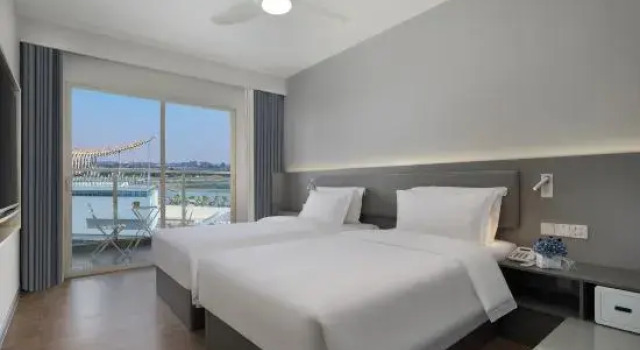 Семейный люкс с 2 комнатами Ithaka SILVER BEACH x FERRIS WHEEL SEAVIEW RESORT