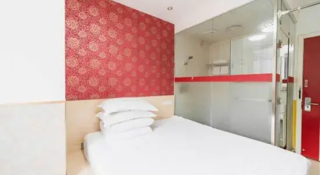 Кровать в общем номере Fulandao Hotel