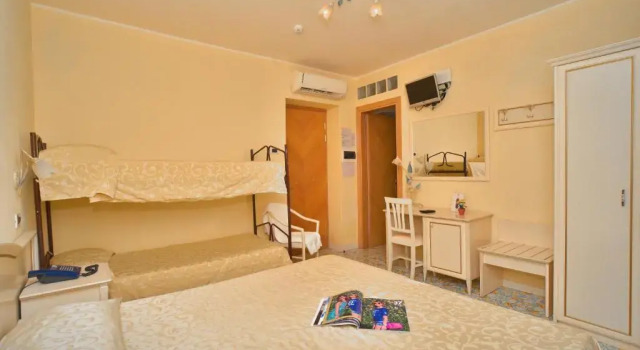 Четырёхместный номер Standard Hotel Villa Franca
