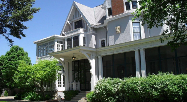 Alexander Mansion Bed and Breakfast, Rezerwuj Bed and Breakfast Winona Minnesota