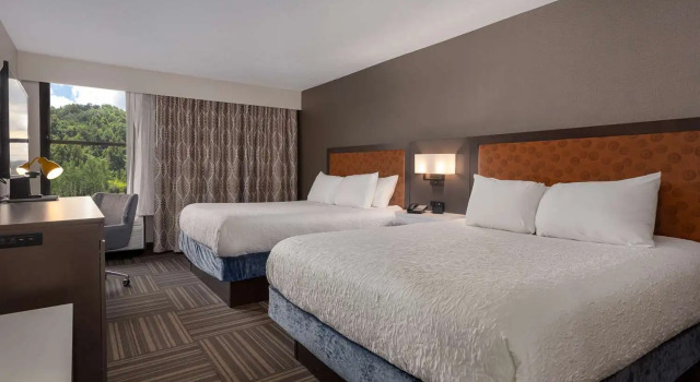 Четырёхместный номер Standard Hampton Inn Bristol