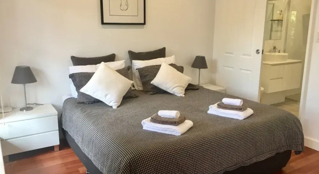 Luxury Townhouse in chic North Adelaide, Забронировать Отель Отели Аделаиды 4 звезды, рядом с Женская и детская больница, 4*