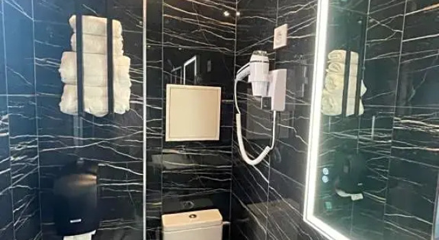 Двухместный номер Deluxe с балконом The Originals Boutique, Hôtel Le Marignan,Le Havre Centre Gare