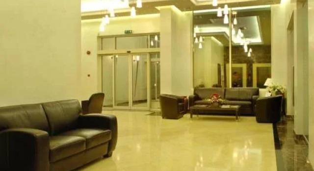 Tariq Almoayed Tower, Rezervovat Hotel Hotely v Capital Governorate s bazénem, Bazén