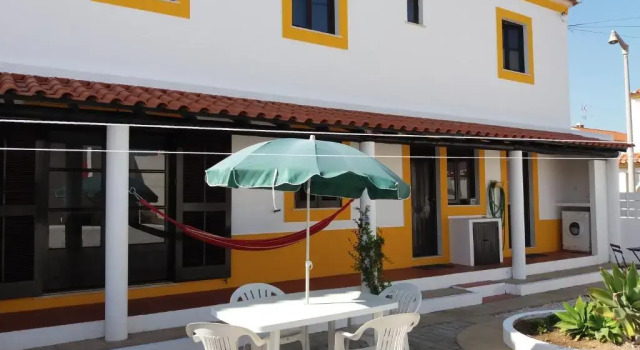 Коттедж с 4 комнатами Alojamentos Vitinho 2 - Vila Nova Milfontes