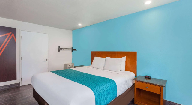 Howard Johnson by Wyndham National City/San Diego South