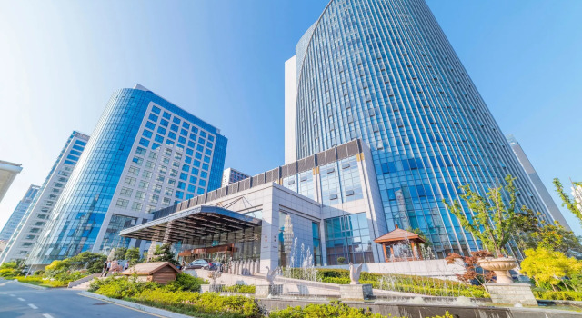 Hundred Hotel