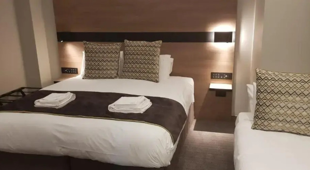 Трёхместный номер Superior Merit Kensington Hotel