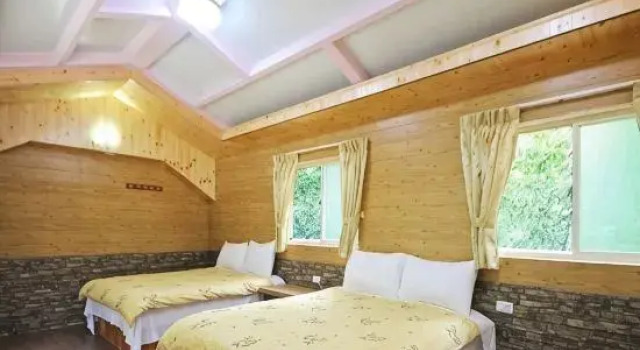 Кровать в общем номере Brook-View Eco-Farm