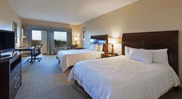 Четырёхместный номер Standard с балконом Hilton Garden Inn South Padre Island Beachfront
