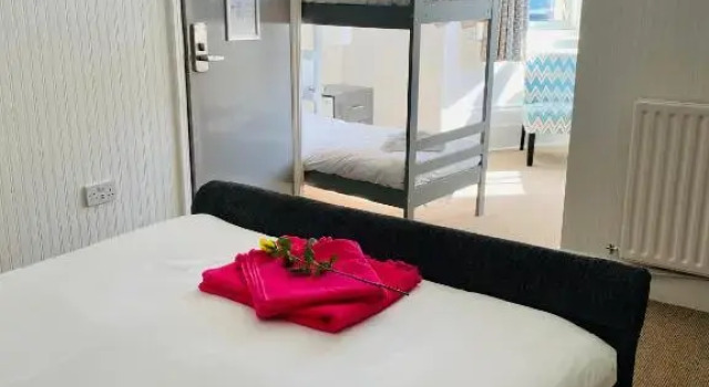 Семейный номер Standard с частичным видом на море Villa Mentone Hotel