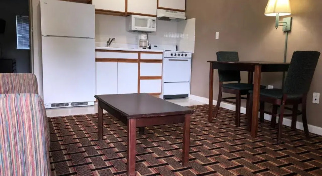 Люкс Standard Affordable Suites Burlington