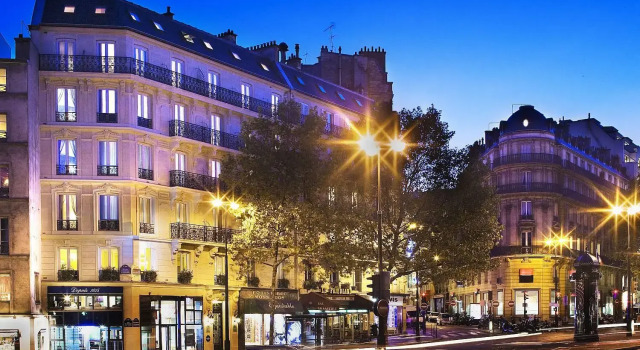 Hotel Plaza Elysées
