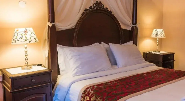 Ξενώνας Αργυρώ, Book Hotel  