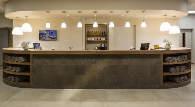 Riviera – Hotel, Restaurant & Spa (formerly Golden Tulip Aix les Bains), Забронировать Курортный отель Курортные отели Овернь-Рона-Альпы, Курортный отель