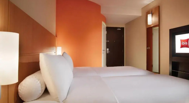Standard Twin room Ibis Surabaya City Center