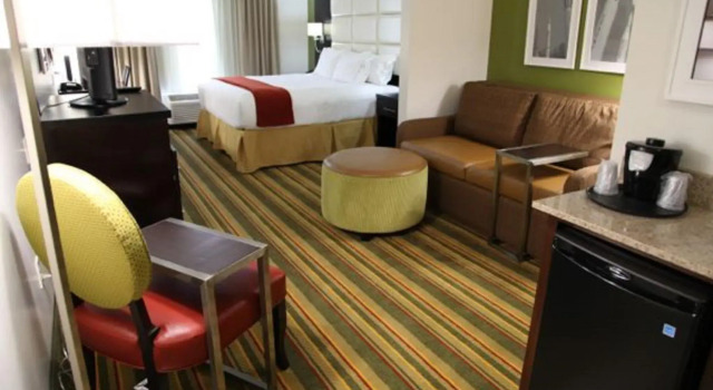 Люкс Holiday Inn Express & Suites - Huntsville Airport by IHG