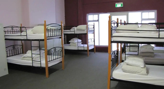 Кровать в общем номере Blue Mountains Backpacker Hostel