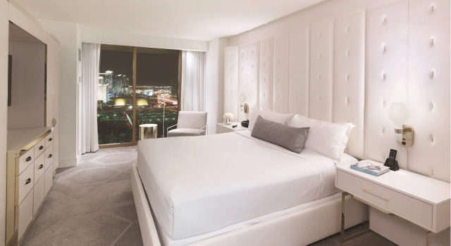 Двухместный люкс W Premier Mandalay Bay Resort And Casino