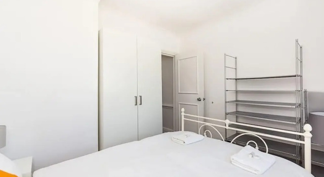 Bright stylish Nott Hill apart sleeps 6