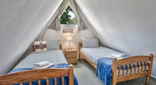 The Lookout, Sunny Beach Retreat, Sleeps 5 Guests