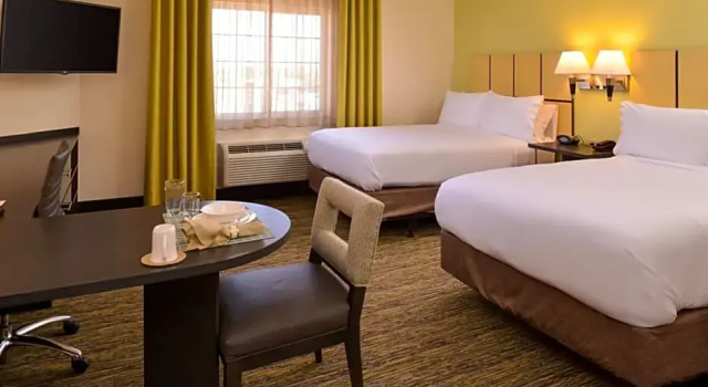 Четырёхместная студия Candlewood Suites Bloomington-Normal