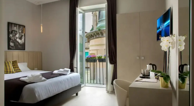 Standard Doppel Zimmer mit Balkon Naplesuite
