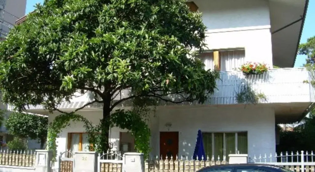 New apartment within a Renovated Detatched House Ground floor with Outdoor Patio, Book Lejlighed Hoteller i Friuli Venezia Giulia med parkering, Parkering